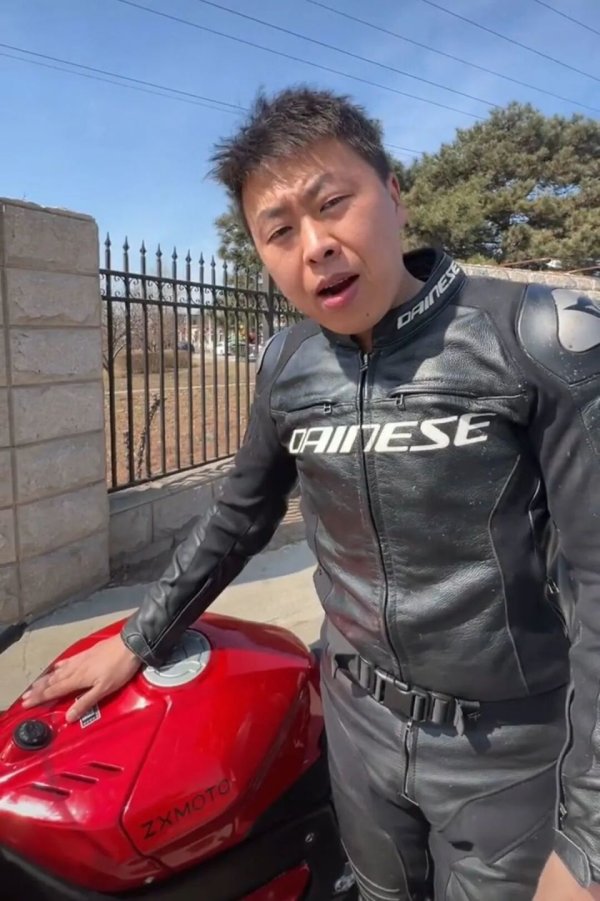 机车博主“黄油腻”不幸离世，年仅35岁！知情人：当时正试驾新车