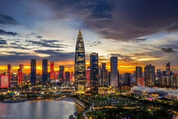 2025年，深圳GDP比香港多了8200亿，深圳真的超越香港了吗