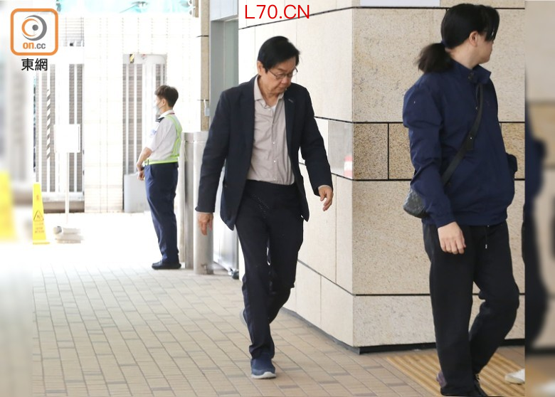 黄百鸣（左）9日步入法庭。图源：香港东网