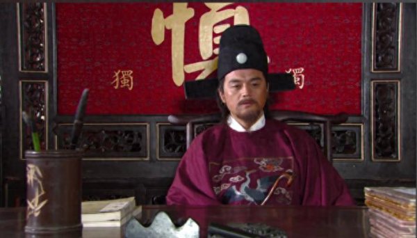废除丞相, 杀了三万人的朱元璋: 他不是疯子, 他只是怂了