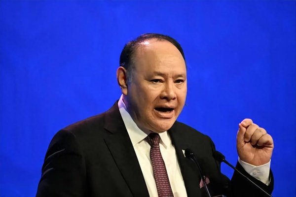 菲防长遭中国制裁, 密召驻华武官回国, 背后算计不简单!